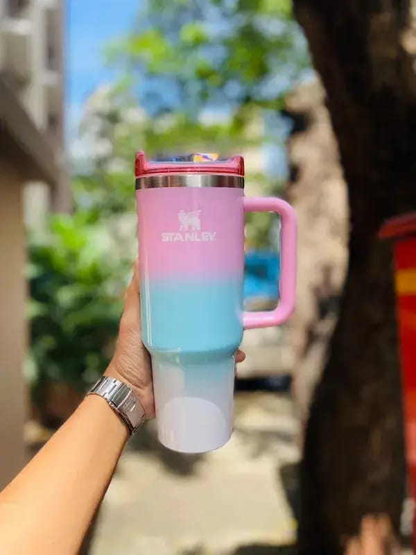 Stanley IceFlow™ Flip Straw Water Bottle – Lavender Fog
Product Overview
Stay stylishly hydrated wherever your day takes you with the Stanley IceFlow™ Flip Straw Water Bottle in Lavender Fog. Designed for busy schedules, workouts, and travel, this bottle